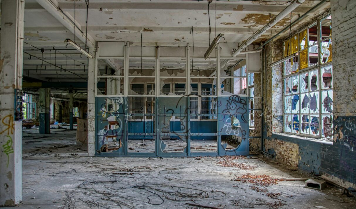 Signs of Water Damage in Walls: Identification and Mitigation Tips