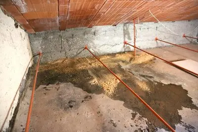 Crawlspace moisture causing musty odors in Murfreesboro